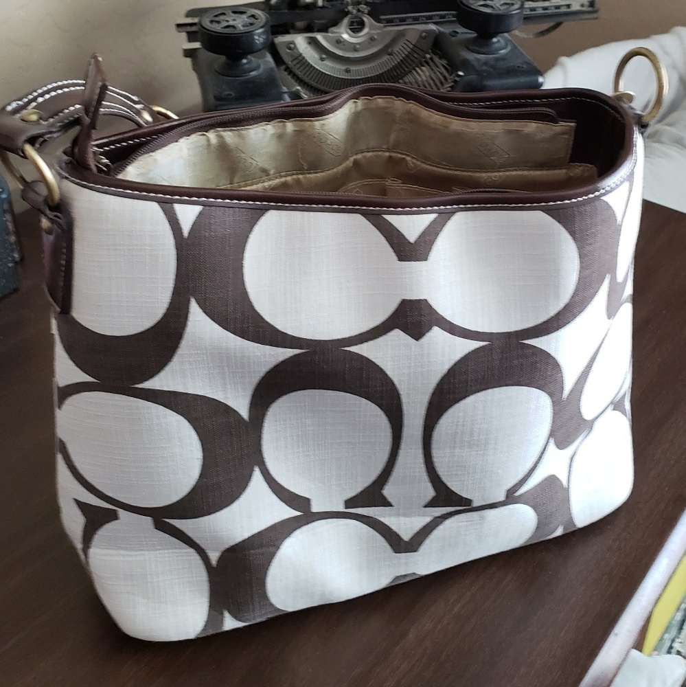 EUC authentic Coach brown offwhite handbag